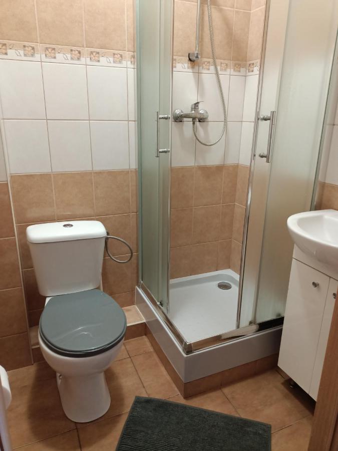 Pokoje Pod Swierkiem Swarzędz Exteriör bild