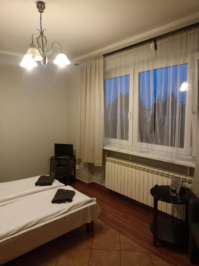 Pokoje Pod Swierkiem Swarzędz Exteriör bild