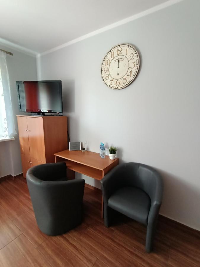 Pokoje Pod Swierkiem Swarzędz Exteriör bild