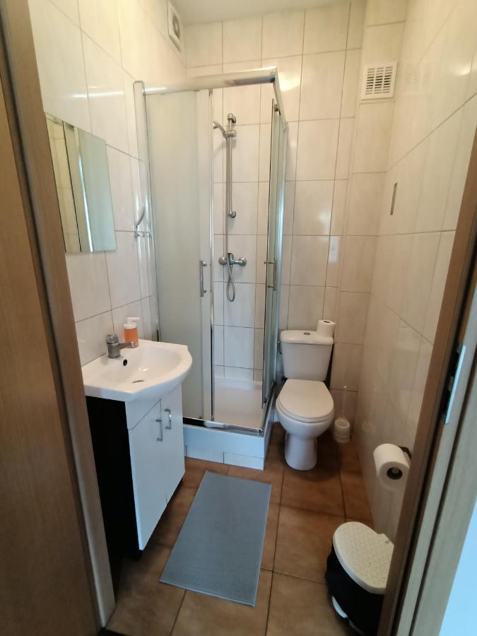 Pokoje Pod Swierkiem Swarzędz Exteriör bild