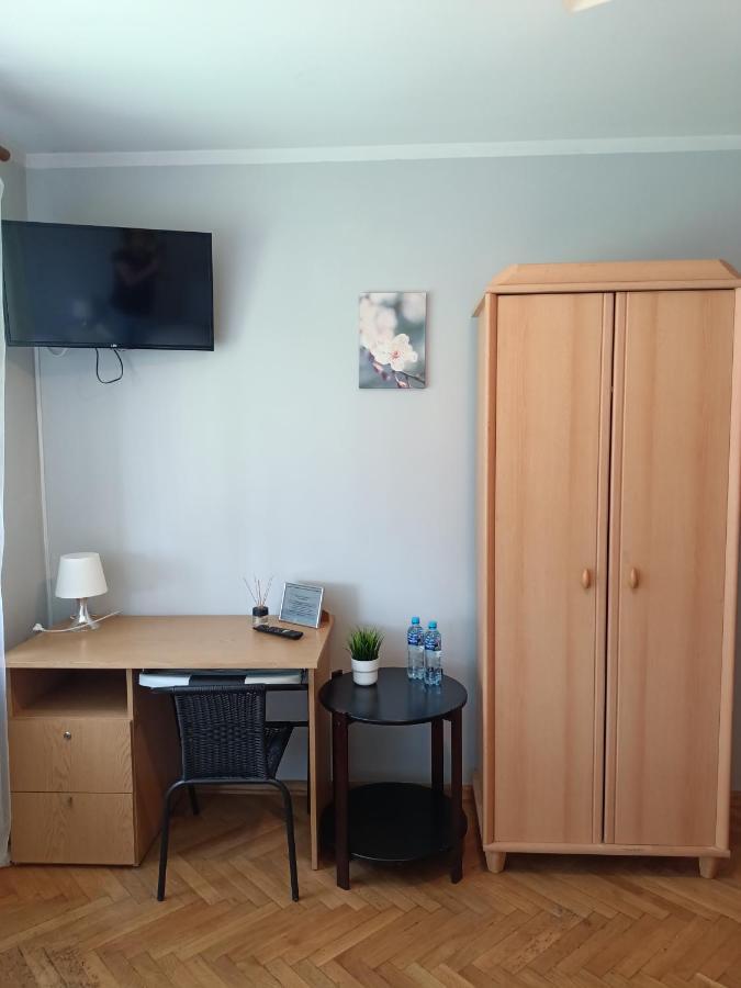 Pokoje Pod Swierkiem Swarzędz Exteriör bild