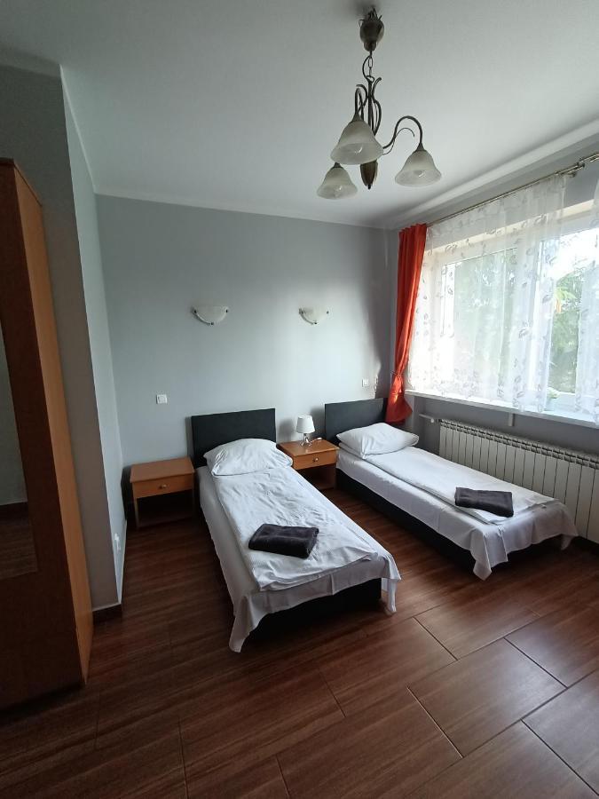 Pokoje Pod Swierkiem Swarzędz Exteriör bild