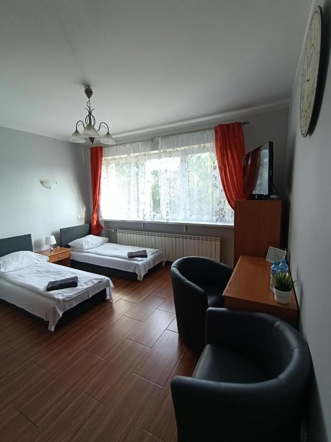 Pokoje Pod Swierkiem Swarzędz Exteriör bild