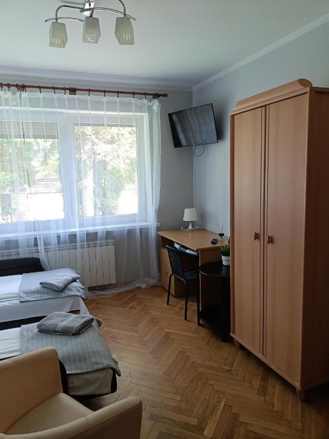 Pokoje Pod Swierkiem Swarzędz Exteriör bild